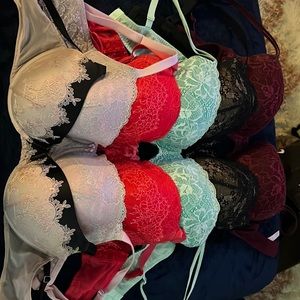14 bras pictured almost all 36DD an couple 38DD